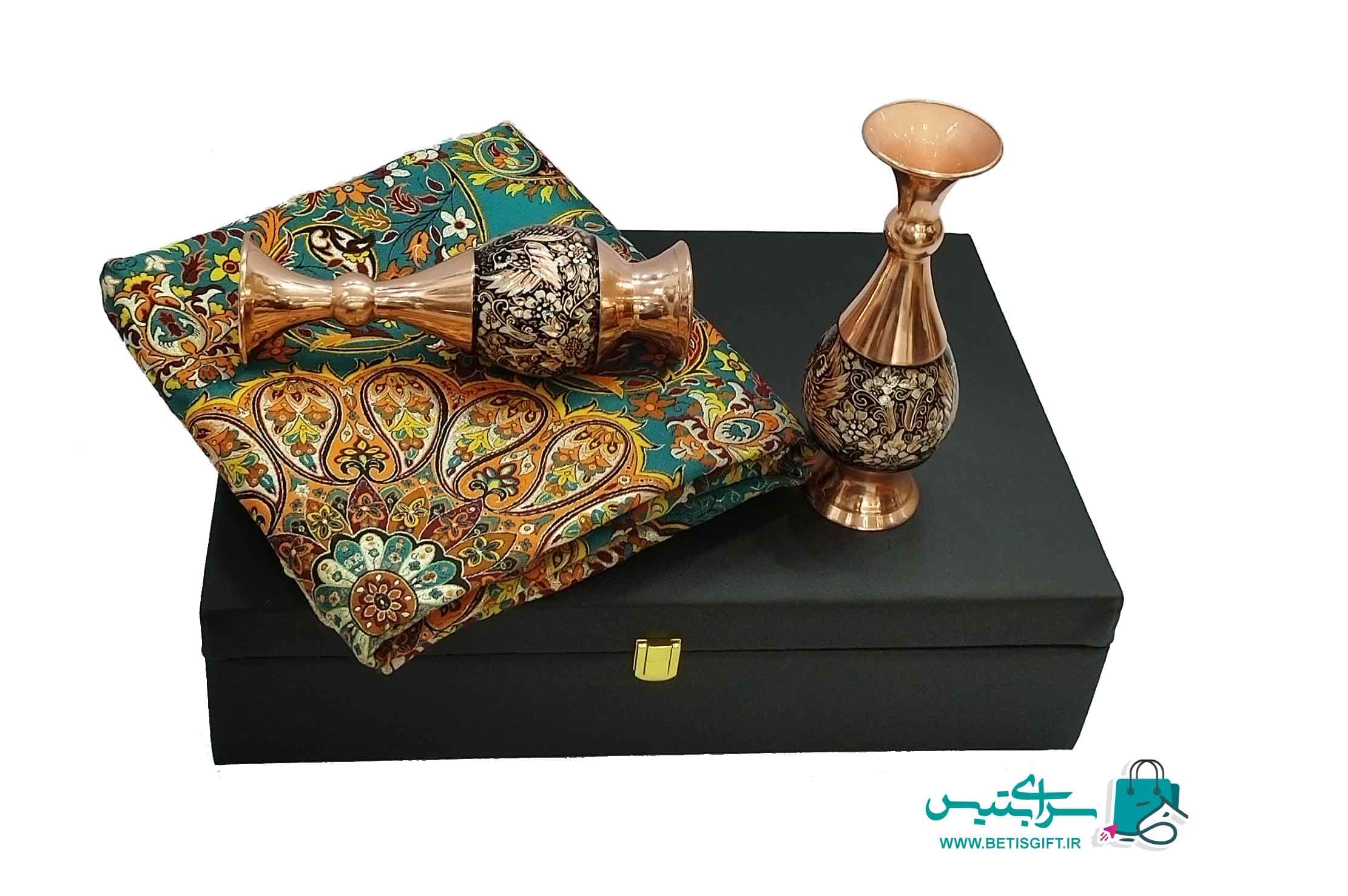 ست هدیه جفت گلدان 20 الماس نقره و رومیزی ترمه به همراه جعبه هدیه — تصویر ۵