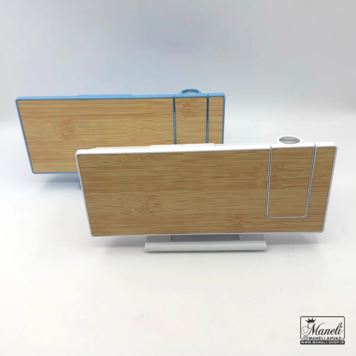 ساعت دیجیتالی رومیزی با پروژکتور نشان دهنده ی ساعت — تصویر ۵