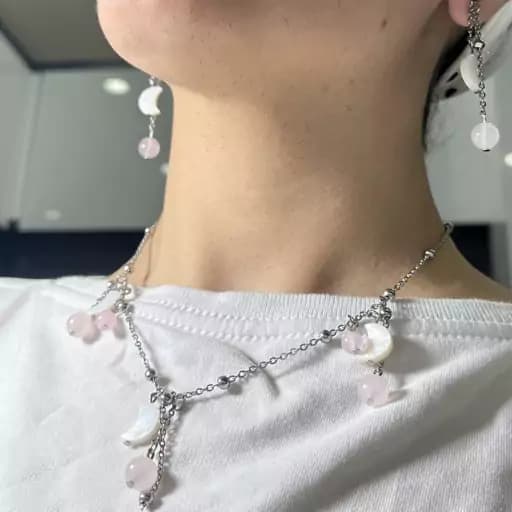 ست گوشواره و گردنبند سنگ رز کوارتز و صدف طبیعی