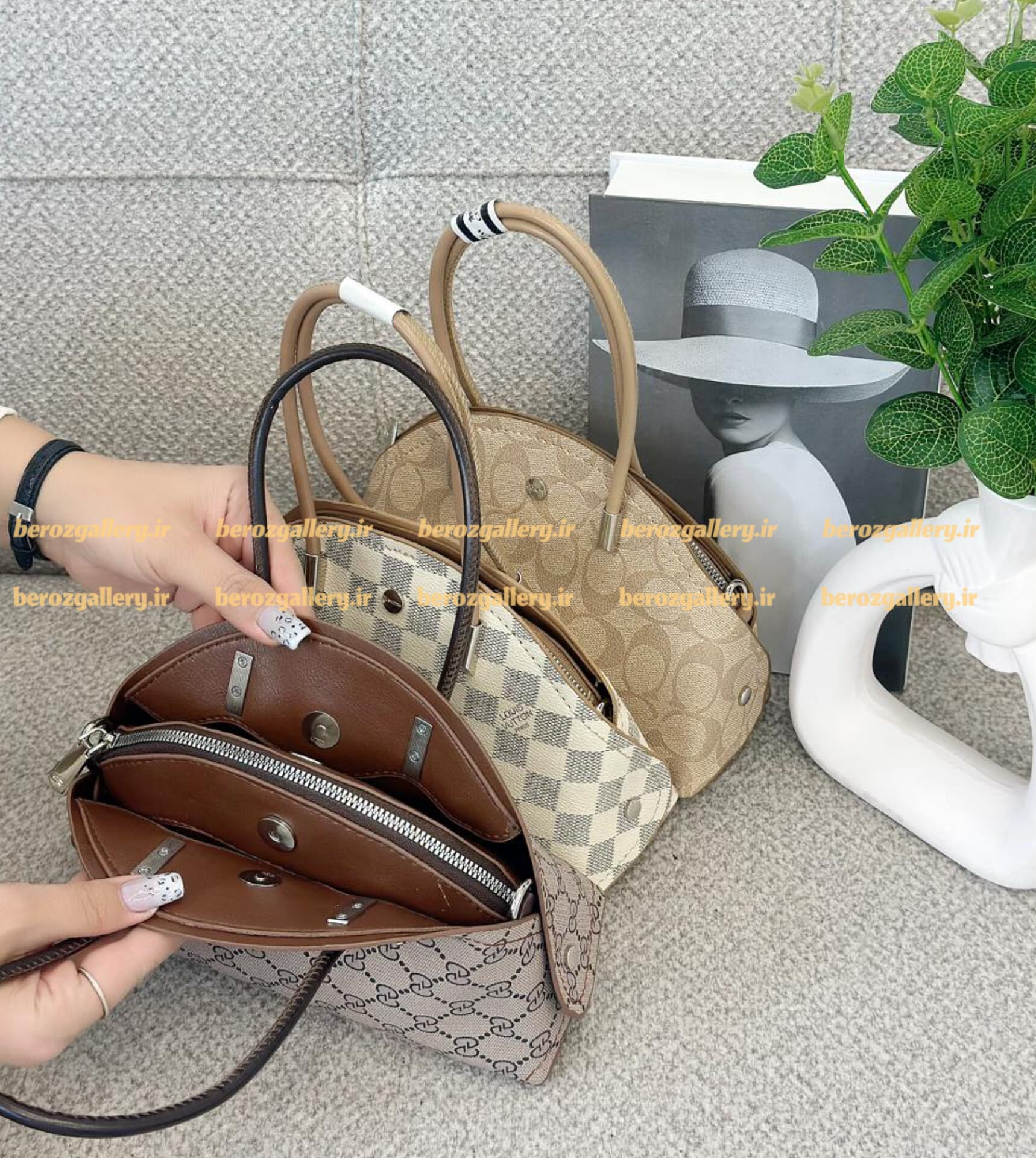 کیف دخترانه زنانه نیم دایره طرح مارک — تصویر ۱۰