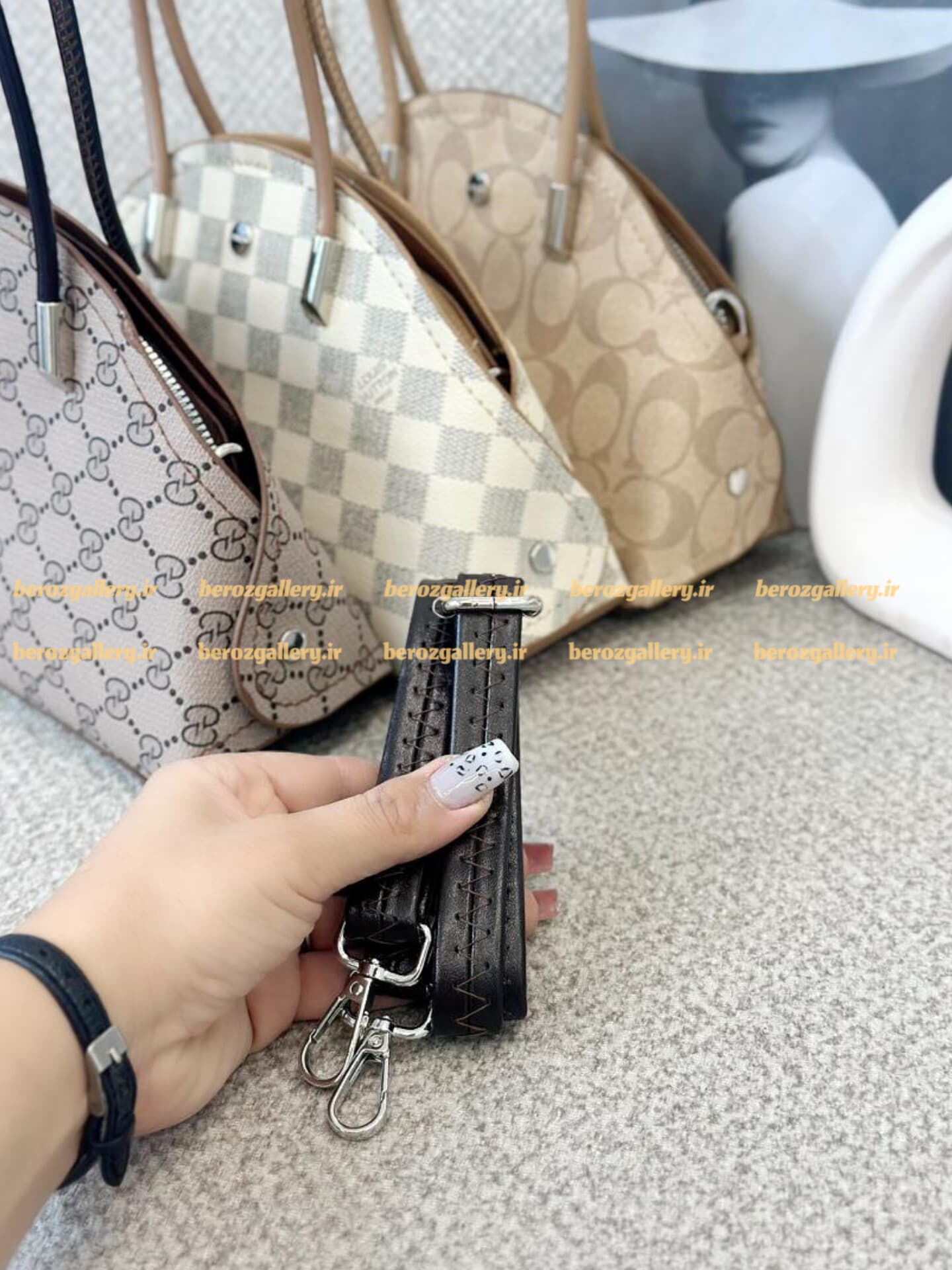 کیف دخترانه زنانه نیم دایره طرح مارک — تصویر ۹