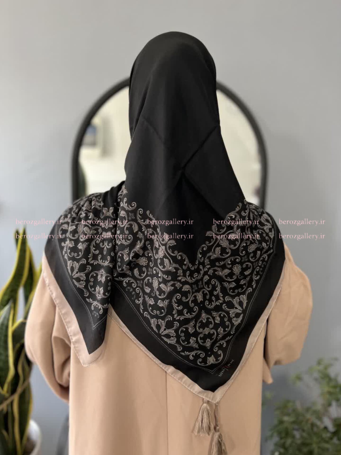 روسری نخی سوپر نخ حاشیه گلدار قواره ۱۲۰ — تصویر ۲