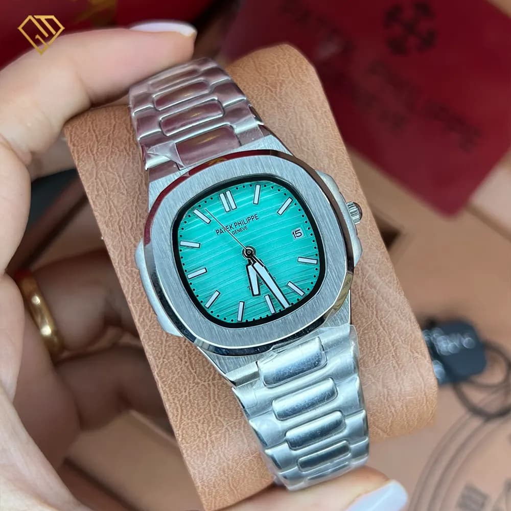 ساعت مچی مردانه پتک فیلیپ ناتیلوس Patek Philippe Nautilus | های کوالیتی صفحه فیروزه‌ای — تصویر ۹