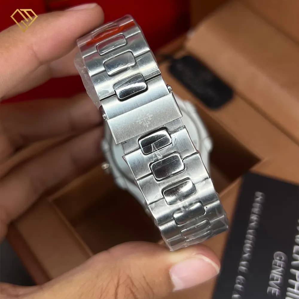 ساعت مچی مردانه پتک فیلیپ ناتیلوس Patek Philippe Nautilus | های کوالیتی صفحه فیروزه‌ای — تصویر ۱۰