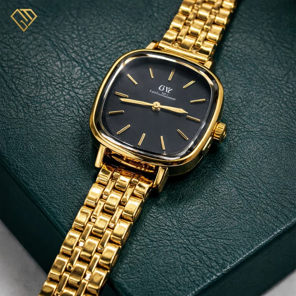 ساعت زنانه صفحه مربع برند Daniel Wellington بند استیل — تصویر ۷
