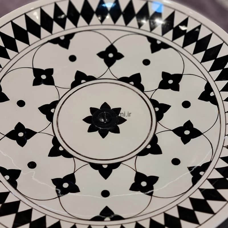شیرینی خوری پایه دار مشکی سفید سرامیکی — تصویر ۵