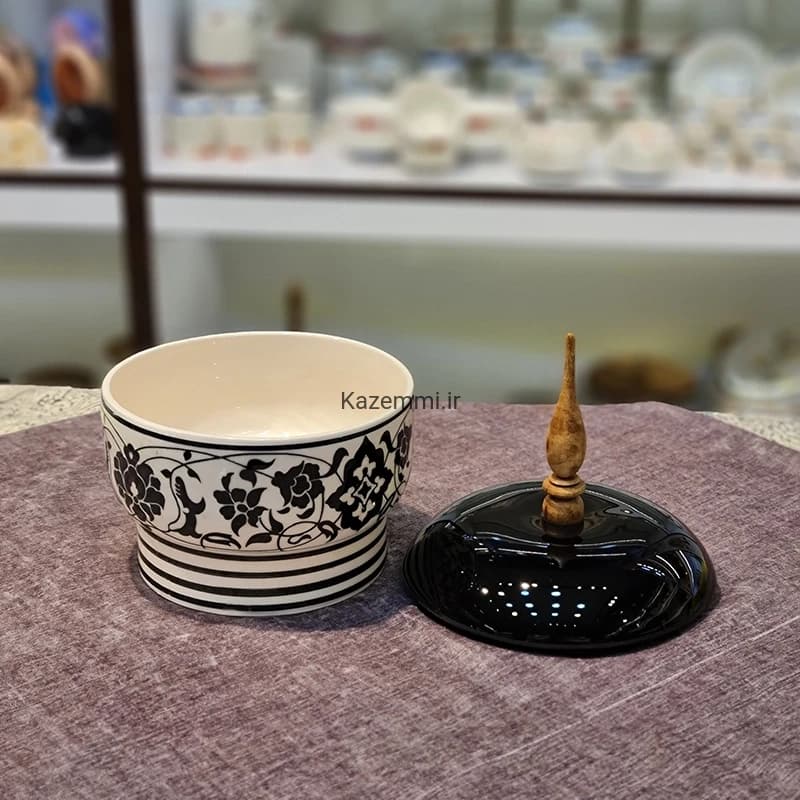 شکلات خوری مدل پایه‌نقش با دسته چوبی — تصویر ۷
