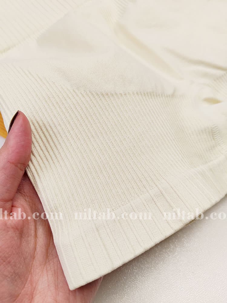 ست ورزشی زنانه نیمتنه و شورتک سیملس گرم بالا — تصویر ۱۱
