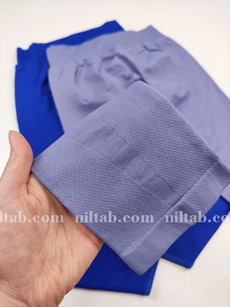 لگ ورزشی سیملس پشت چین دار گرم بالا — تصویر ۸