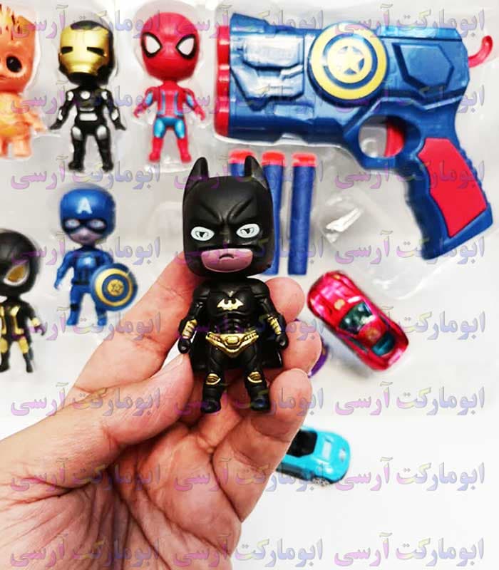 پک 8 تایپی فیگور شخصیت های اونجرز(انتقام جویان) بهمراه ۳ عدد ماشین کوچک فلزی و تفنگ تیر ابری پرتاب کن — تصویر ۵