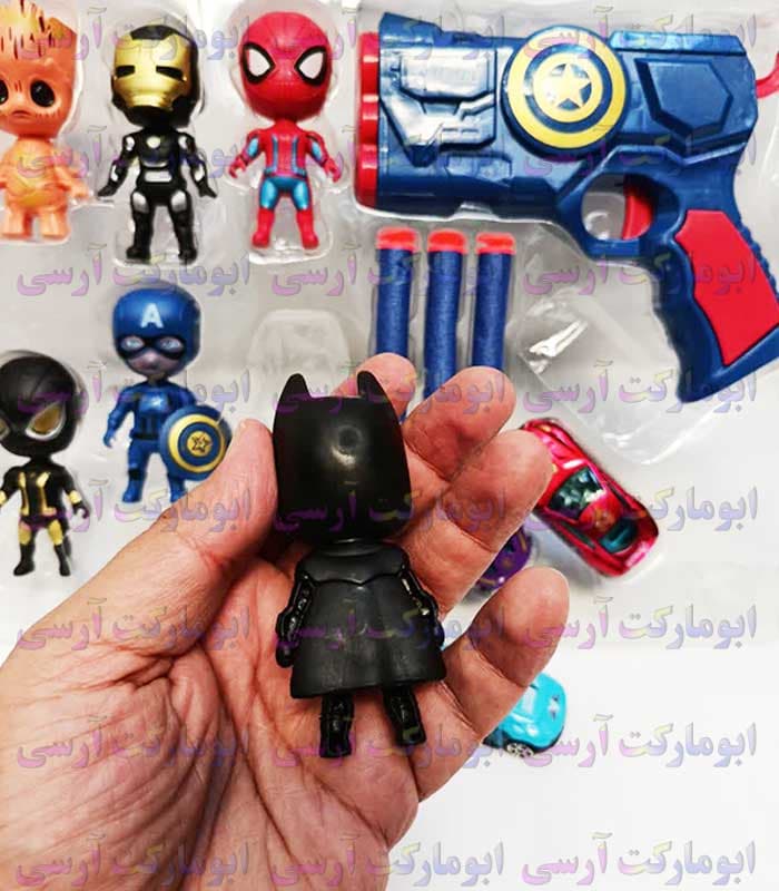 پک 8 تایپی فیگور شخصیت های اونجرز(انتقام جویان) بهمراه ۳ عدد ماشین کوچک فلزی و تفنگ تیر ابری پرتاب کن — تصویر ۶