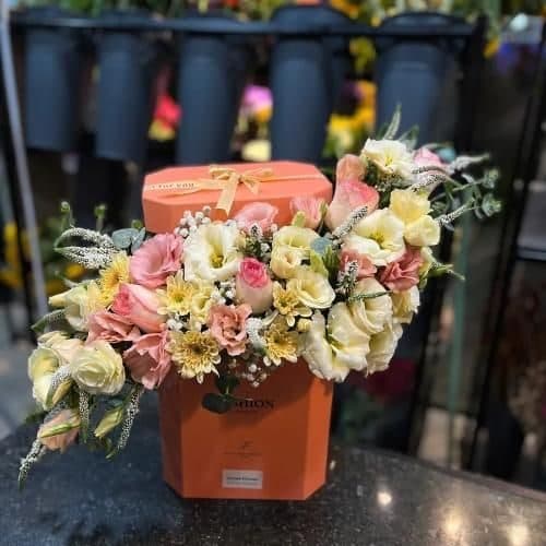گل فروشی اطراف شرکت مهندسین مشاور برفرزیست محله ونک تهران t7769 — تصویر ۲