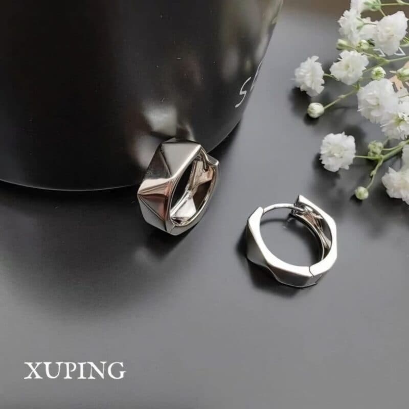 گوشواره حلقه‌ای ژوپینگ مدل هندسی تراش‌خورده رنگ نقره‌ای (ضد حساسیت و رنگ ثابت)