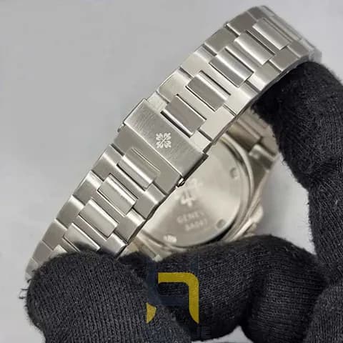 ساعت مردانه ناتیلوس Nautilus HC2232 با بدنه استیل نقره‌ای و صفحه مشکی — تصویر ۷