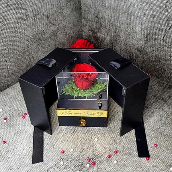 باکس موزیکال سوپرایزی چرمی با رز جاودان