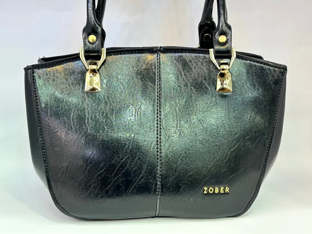 کیف دستی و دوشی زنانه مدل ZOBER زوبر چرم براق یراق طلایی — تصویر ۳
