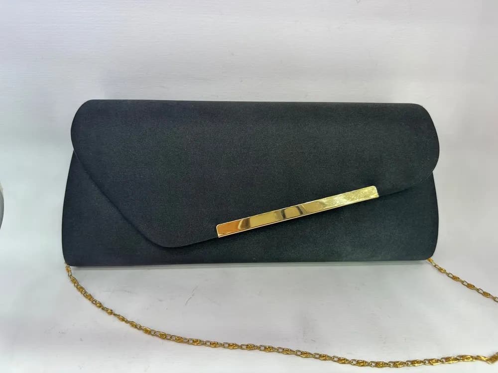 کیف مجلسی زنانه مدل کتابی با یراق طلایی رنگ مشکی