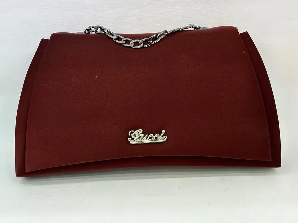 کیف مجلسی زنانه گوچی مدل کتابی زنجیردار مخمل رنگ زرشکی — تصویر ۳