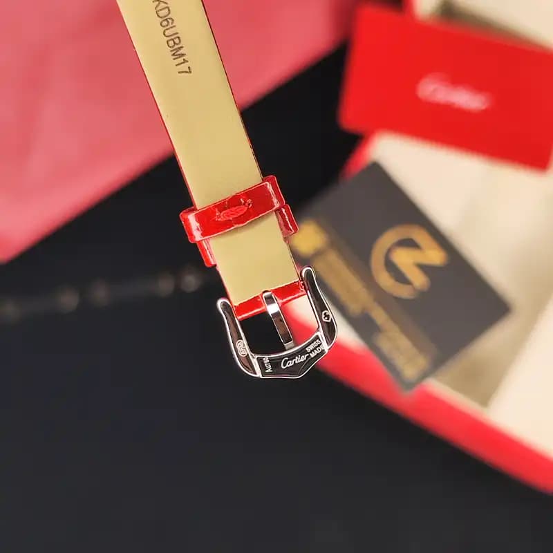 ساعت مچی زنانه کارتیر باگنور بند چرم رنگ قرمز آلبالویی Cartier Baignoire Cherry Red Letter — تصویر ۶