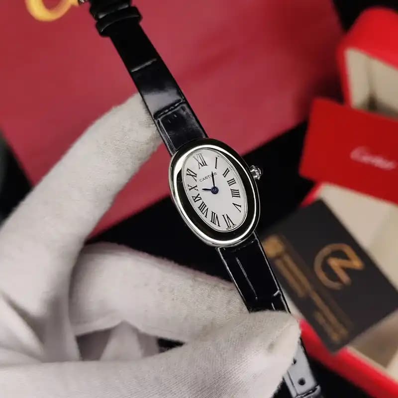 ساعت مچی زنانه کارتیر باگنور بند چرم رنگ مشکی Cartier Baignoire Black Letter — تصویر ۹