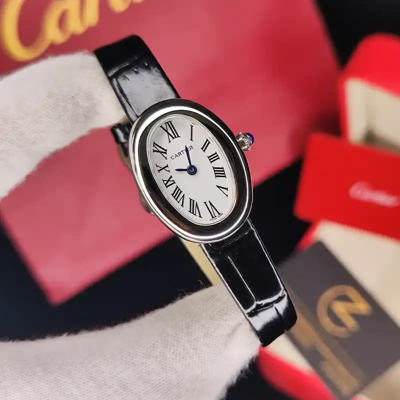 ساعت مچی زنانه کارتیر باگنور بند چرم رنگ مشکی Cartier Baignoire Black Letter — تصویر ۲