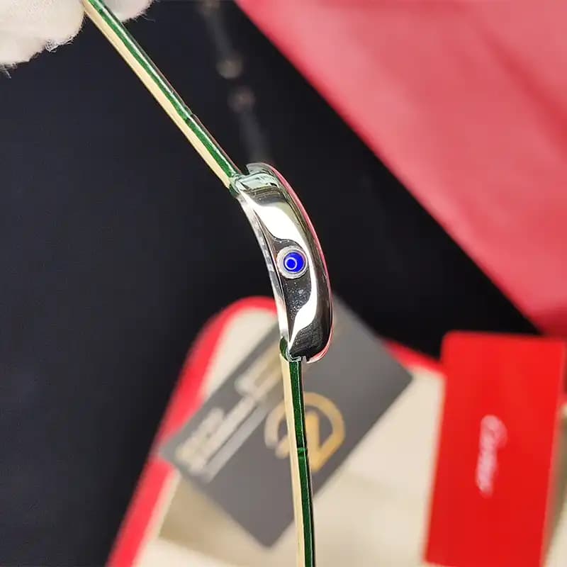 ساعت مچی زنانه کارتیر باگنور بند چرم رنگ سبز Cartier Baignoire Green Letter — تصویر ۱۱
