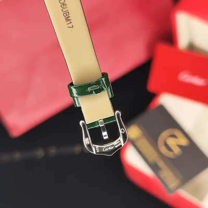 ساعت مچی زنانه کارتیر باگنور بند چرم رنگ سبز Cartier Baignoire Green Letter — تصویر ۶