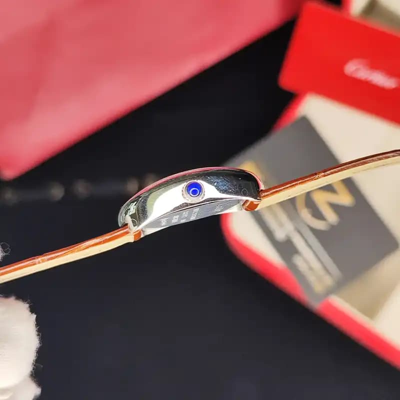 ساعت مچی زنانه کارتیر باگنور بند چرم رنگ قهوه‌ای Cartier Baignoire Brown Letter — تصویر ۱۱