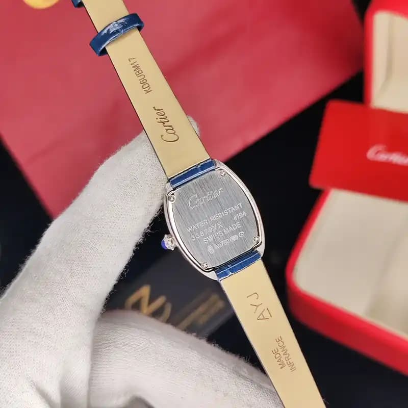 ساعت مچی زنانه کارتیر باگنور بند چرم رنگ سرمه‌ای Cartier Baignoire Dark Blue Letter — تصویر ۵