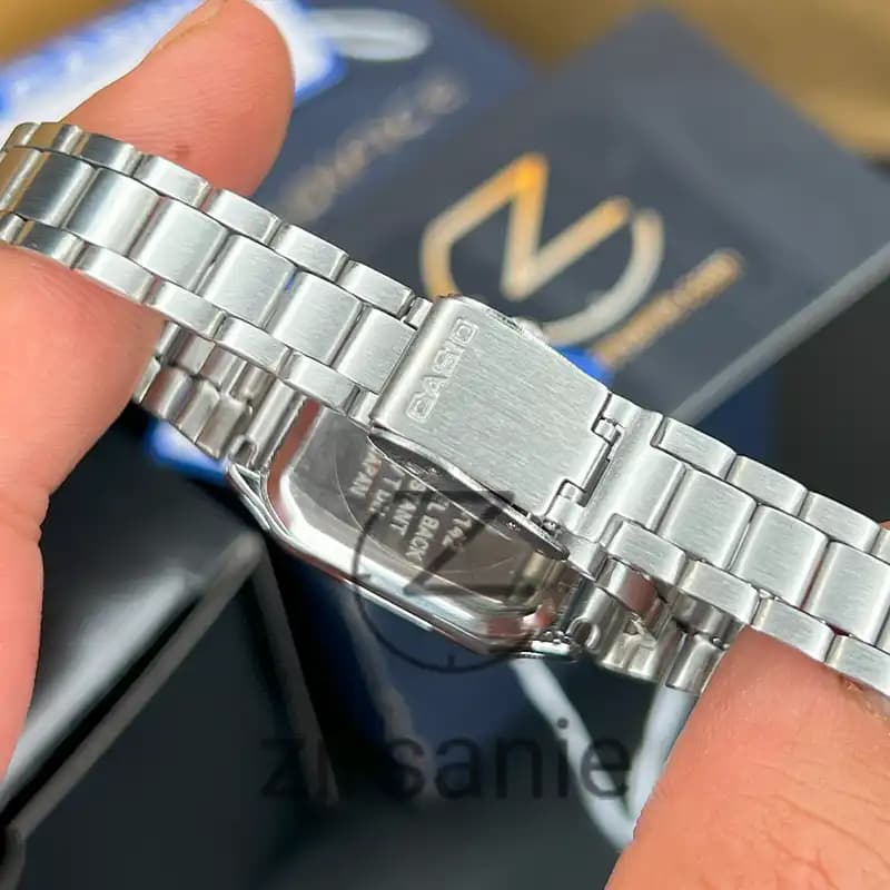 ساعت زنانه کاسیو کلاسیک سیلور مشکی casio classic silver black — تصویر ۳