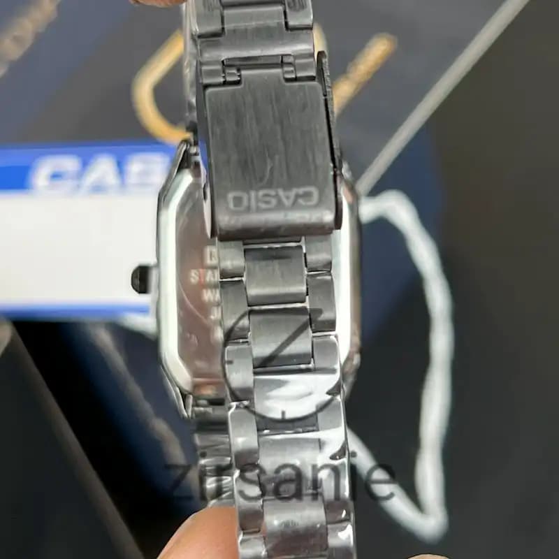 ساعت زنانه کاسیو کلاسیک تمام مشکی casio classic black — تصویر ۵