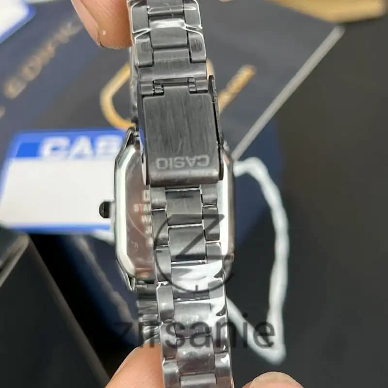ساعت زنانه کاسیو کلاسیک سفید مشکی casio classic white and black — تصویر ۶