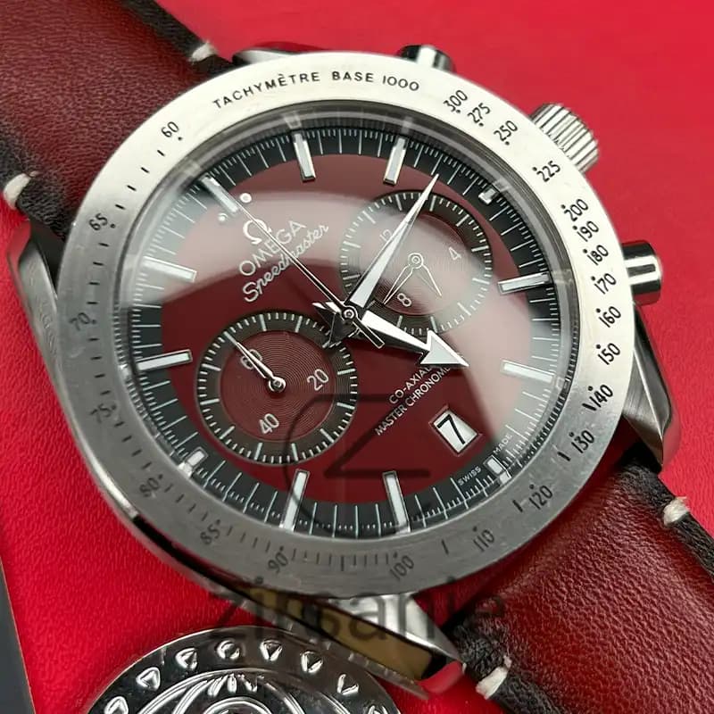 ساعت مچی مردانه امگا اسپید مستر کرنوگراف سیلور صفحه زرشکی بند چرم Omega Speedmaster Chronograph Silver Crimson Screen Leather Strap — تصویر ۱۲