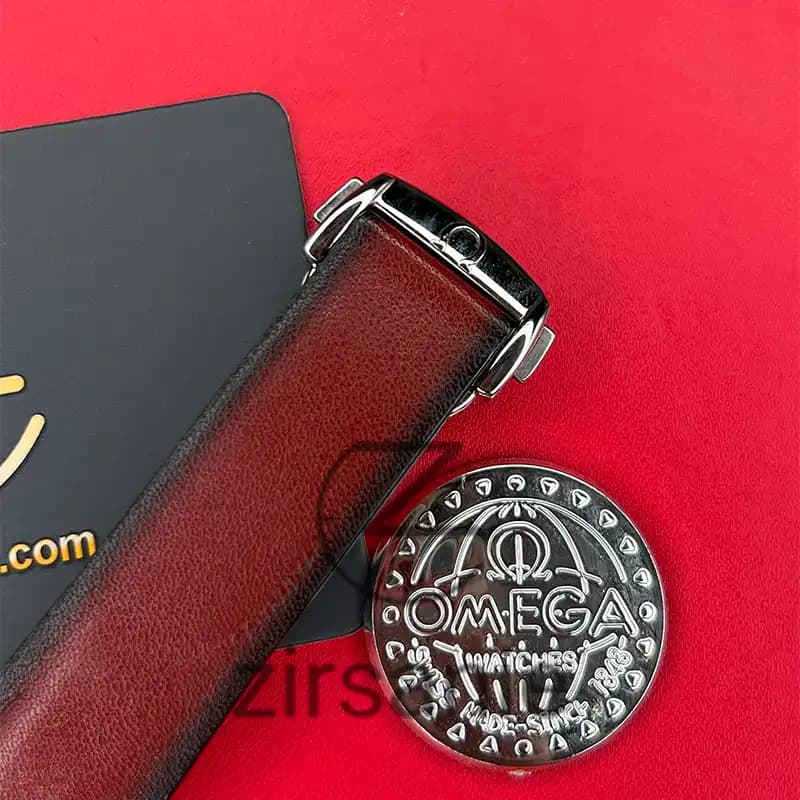 ساعت مچی مردانه امگا اسپید مستر کرنوگراف سیلور صفحه زرشکی بند چرم Omega Speedmaster Chronograph Silver Crimson Screen Leather Strap — تصویر ۶