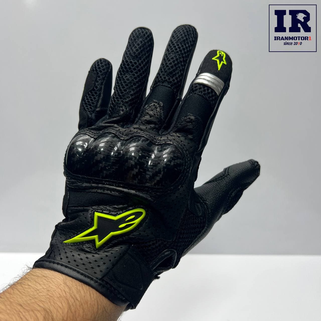 دستکش‌ موتور سواری آلپین استار چرمی کربن Alpinestar مشکی فسفری — تصویر ۵