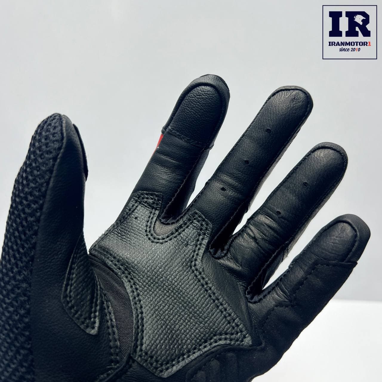 دستکش‌ موتور سواری آلپین استار چرمی کربن Alpinestar مشکی قرمز — تصویر ۴