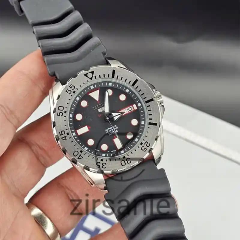 ساعت مچی مردانه سیکو 5 اسپرت اتوماتیک سیلور مشکی Seiko 5 Sport Automatic Silver Black — تصویر ۲