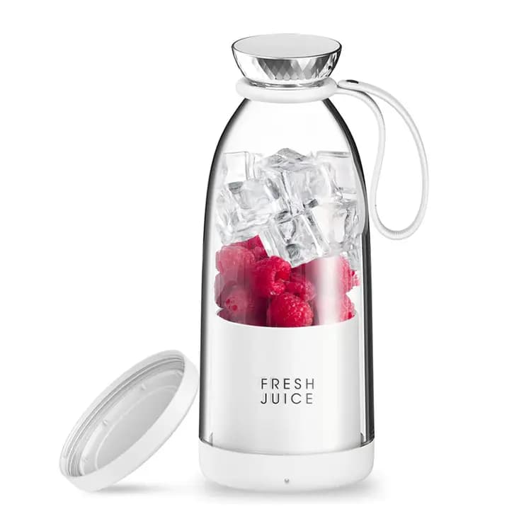 مخلوط‌کن شارژی قابل حمل 500 میلی‌لیتر مدل FRESH JUICE با تیغه استیل ضدزنگ، موتور 60 وات، شارژ USB تایپ‌سی، قفل ایمنی ضد نشت و حالت پالس برای خردکردن یخ و میوه‌های منجمد