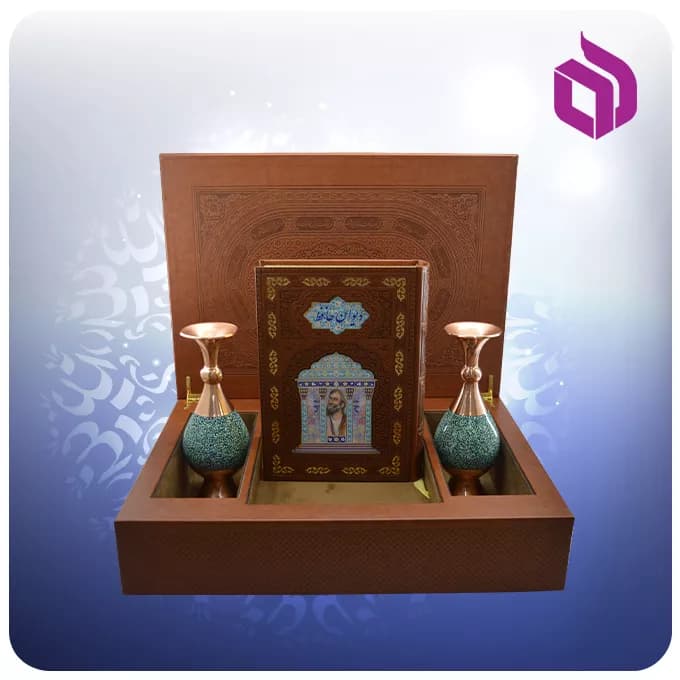 حافظ وزیری عطری با دو گلدان فیروزه‌کوبی ۲۰