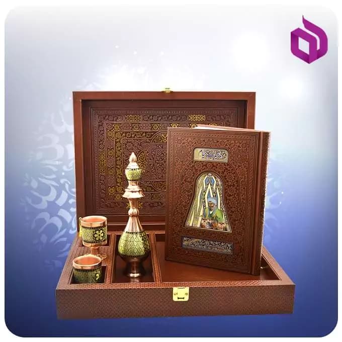 خيام وزيری مصور چرم با تنگ و جام خاتم — تصویر ۲