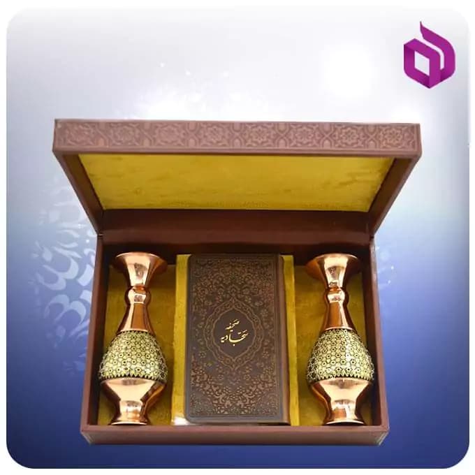 صحيفه سجاديه پالتويی چرم با دوگلدان مس و خاتم 16 سانتی — تصویر ۳