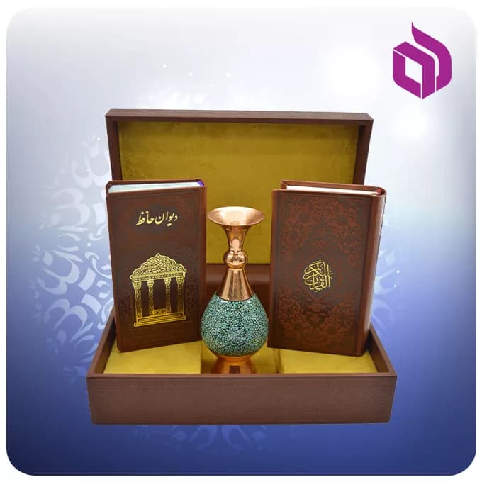 قرآن و حافظ پالتويی چرم با گلدان مس و فیروزه کوبی 16 سانتی متری