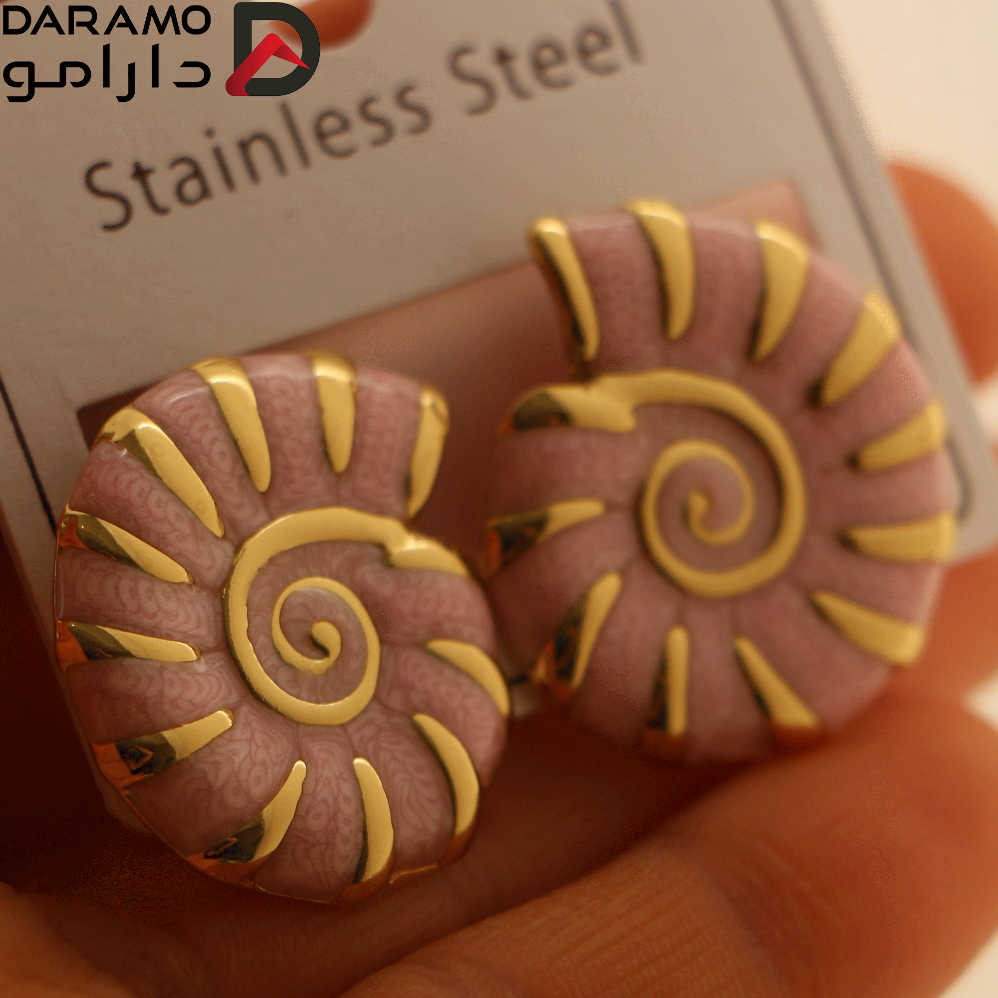 🐚 گوشواره استیل طلایی مدل ناتیلوس صورتی — تصویر ۴