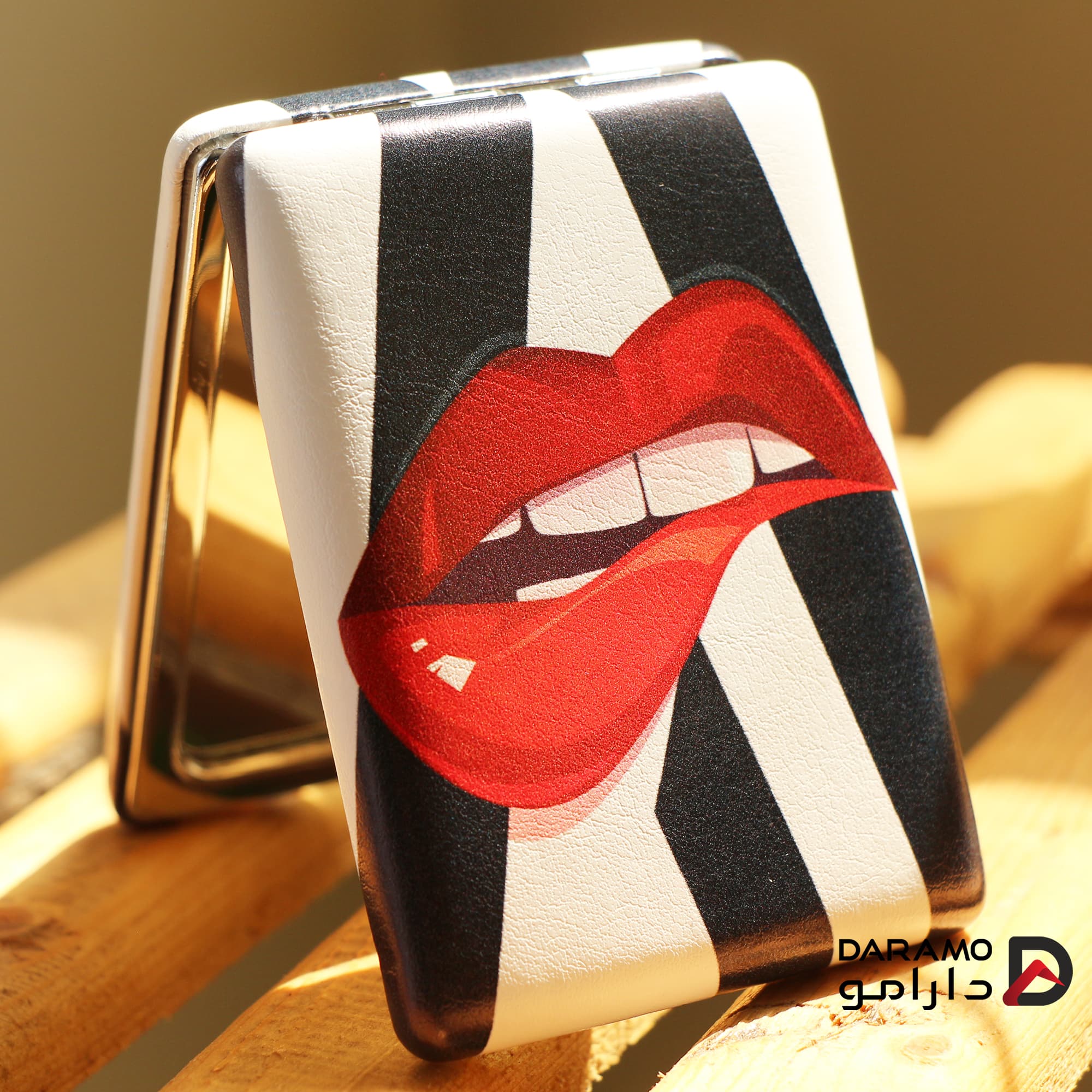 اینه فانتزی چرمی مدل lip — تصویر ۴