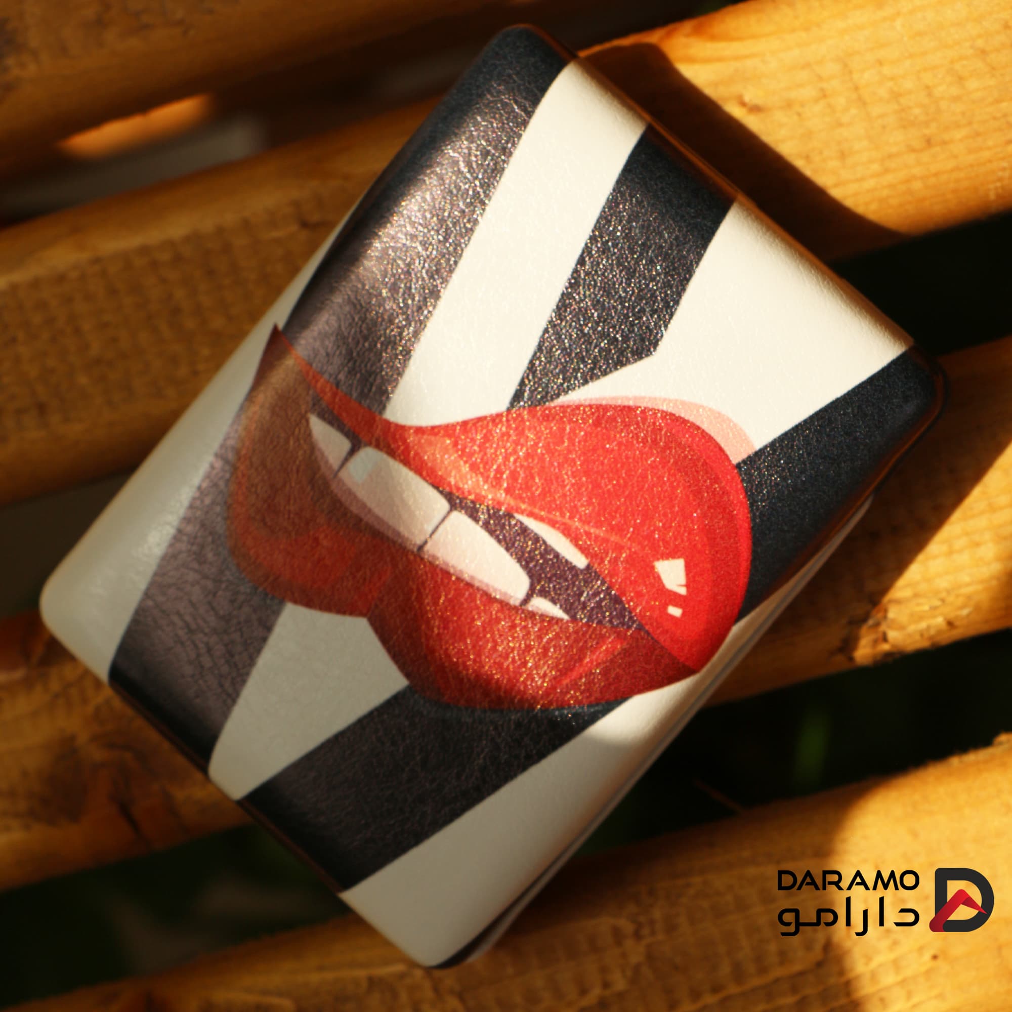 اینه فانتزی چرمی مدل lip — تصویر ۶