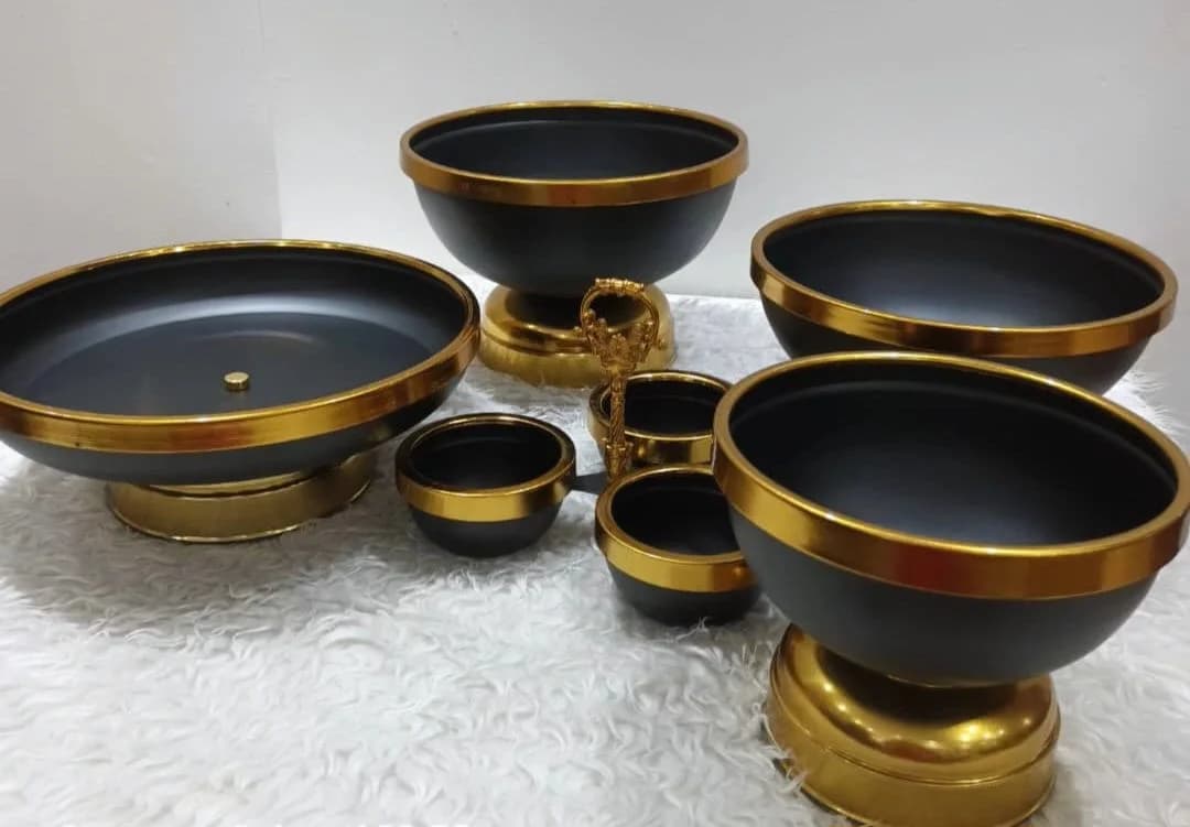 سرویس پذیرایی ۵ تکه فلزی رنگ مشکی طلایی — تصویر ۶