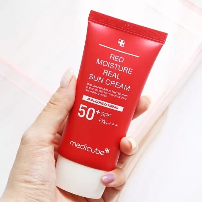 ضد آفتاب مرطوب کننده مدی کیوب Red Moisture | آبرسان قوی و ترمیم کننده پوست