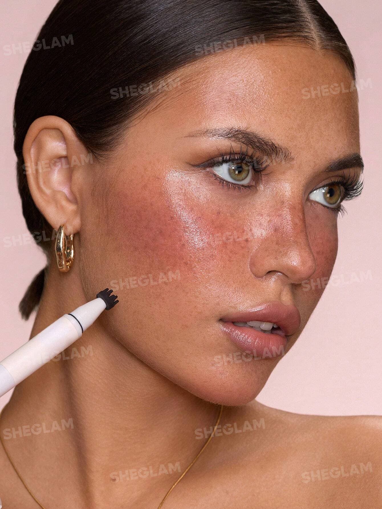 قلم دو سر رژگونه و ککومک شیگلم SHEGLAM Sunspell Freckle & Flush Pen رنگ Love Cake — تصویر ۷