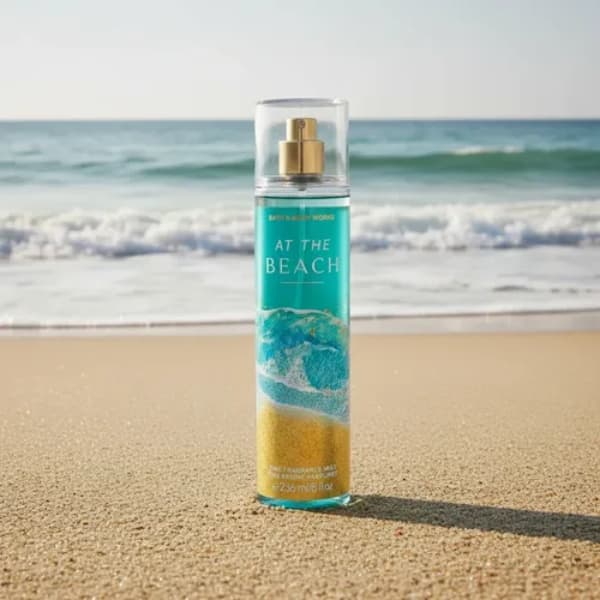 بادی اسپلش بث اند بادی ورکس Bath and Body Works رایحه AT THE BEACH حجم 236 میل — تصویر ۳