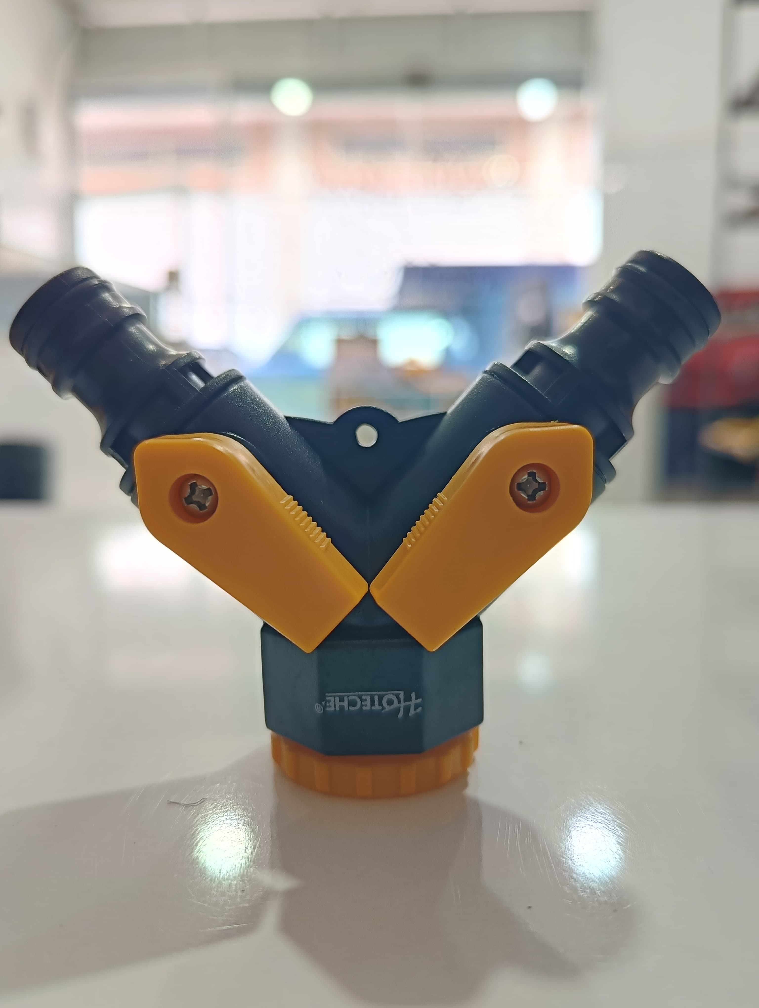 اتصال‌ دهنده سه‌ راهی شیر آب Hoteche (کد 371116) تبدیل شیر به دو شاخه با کنترل مجزا